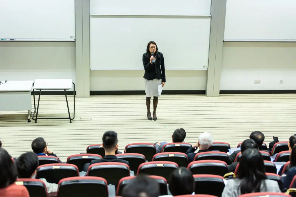 Photo of a teacher in a lecture hall.