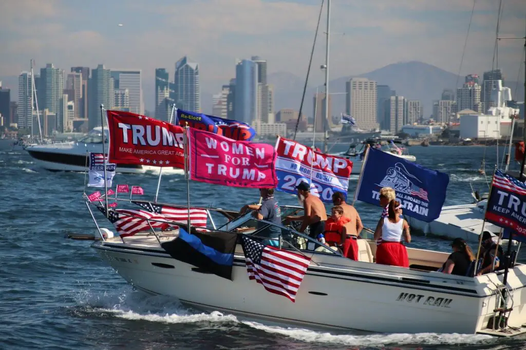 Photo of Trump supporters in a boat in New York