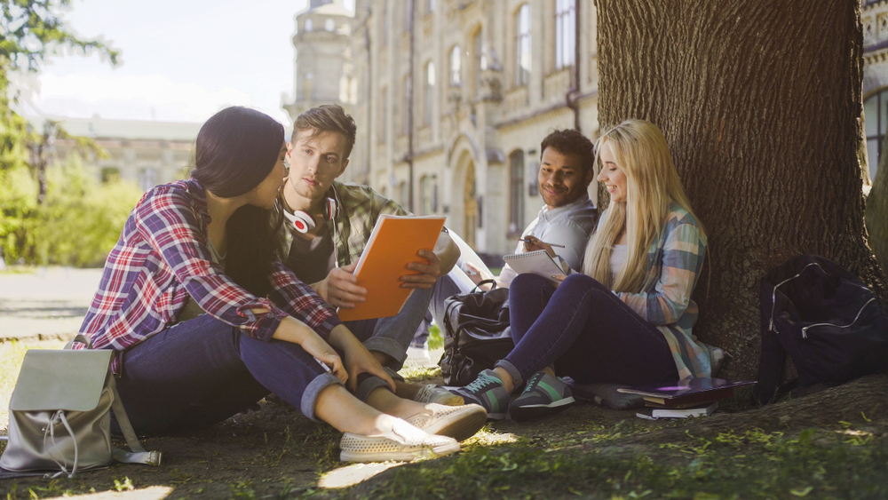 college-students-studying-in-a-new-environment-to-overcome-senioritis