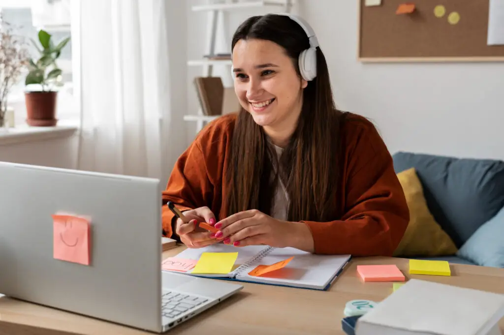 college students enjoying her online class