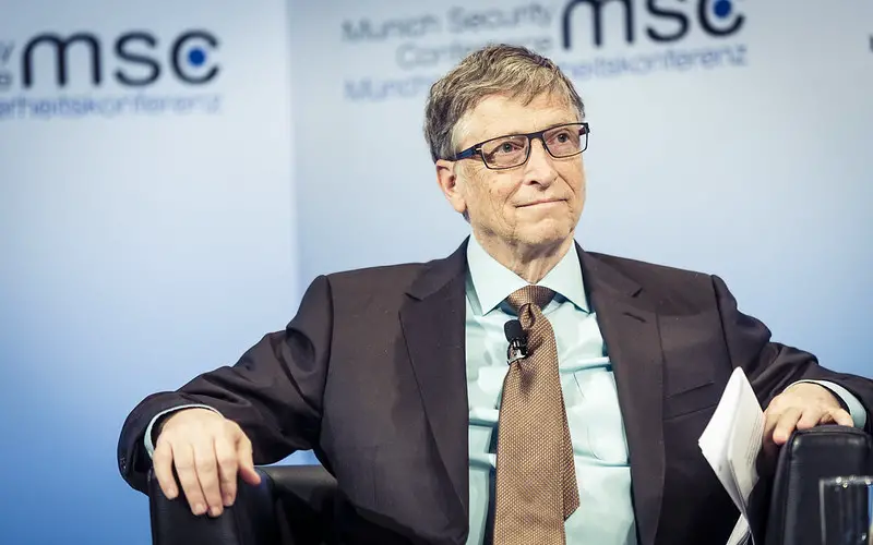 Richest-people-without-college-degree-seated-at-charity-eventBill Gates
