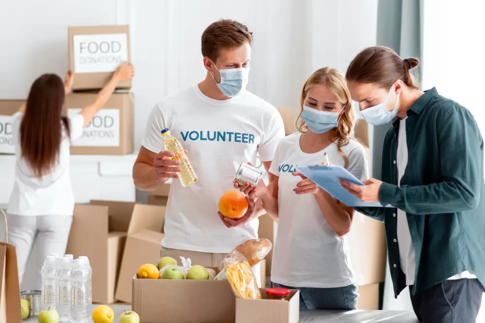Volunteers-arranging-food-items-college-extracurricular