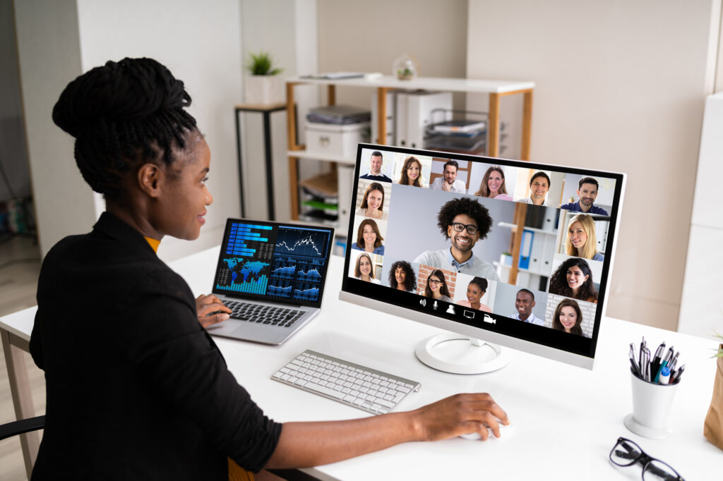 a-female-professor-using-the-InsertLearning-Chrome-extension-on-her-desktop-computer-to-collaborate-with-her-students