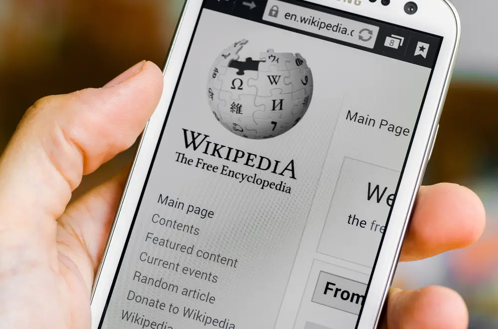 android phone screenshot of the Wikipedia homepage