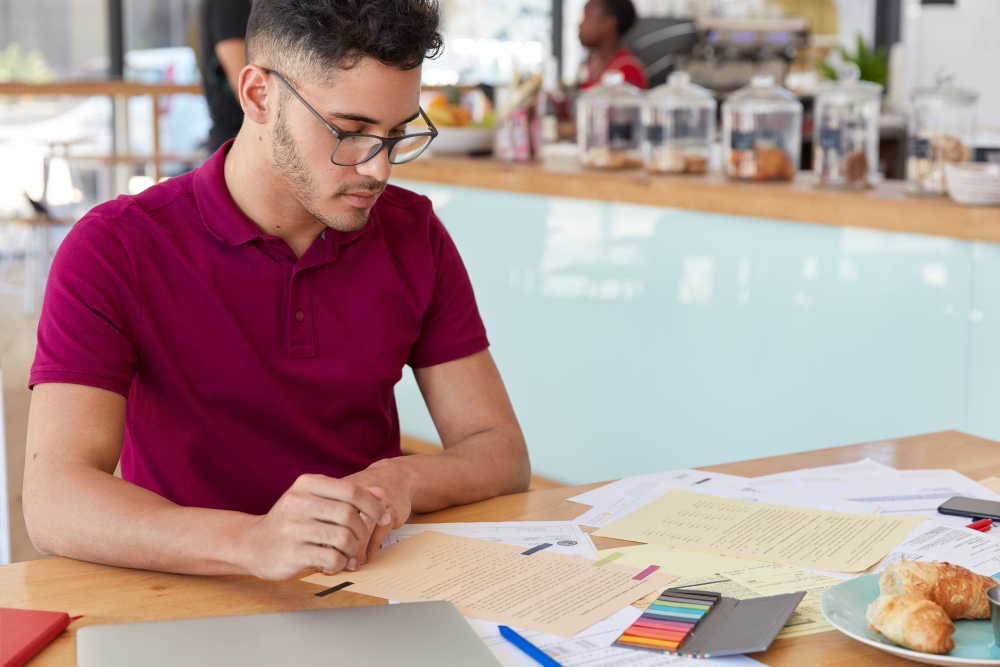 A male college senior uses memorization techniques during his study sessions to prepare for law school in college