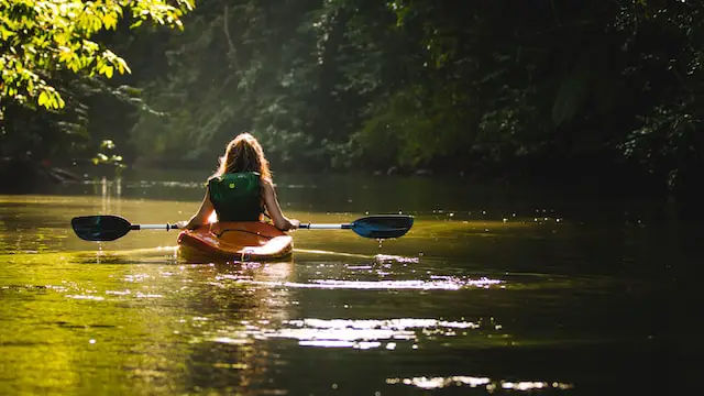 female-college-student-wearing-a-vest-is-riding-a-canoe-in-Drake-Bay-Costa-Rica-for-study-abroad-program