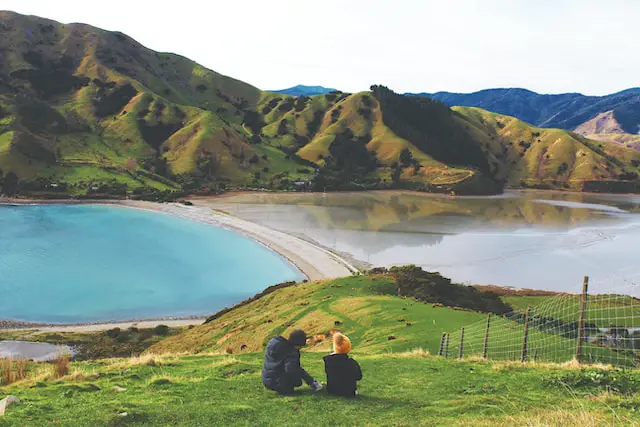 college-students-on-study-abroad-enjoying-the-view-and-the-outdoors-in-New-Zealand