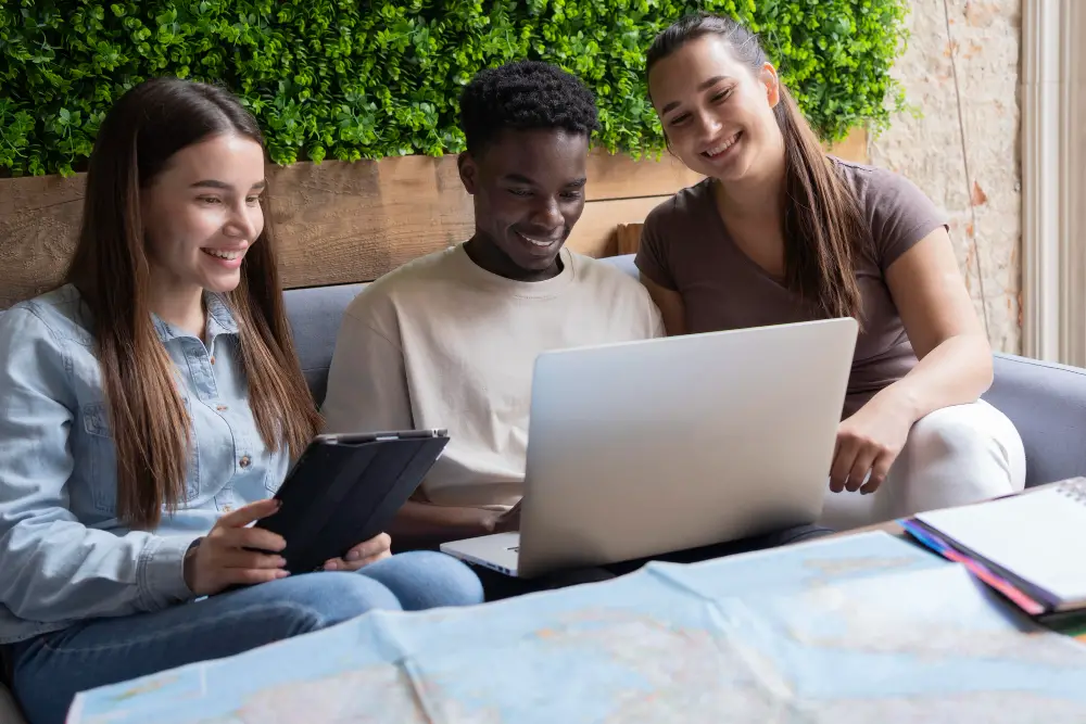 A trio of college students about to study abroad discuss money transfer apps and research banking options